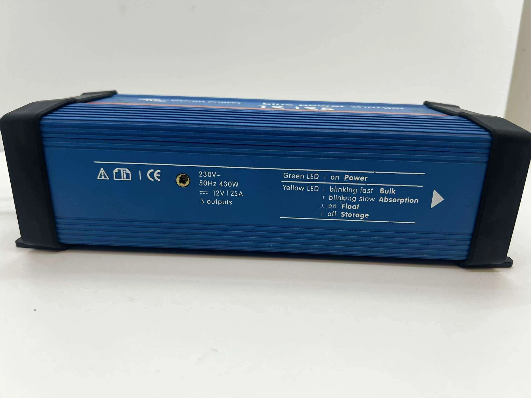 opis-ladowarki-victron-energy-blue-power-battery-charger-ip20-stan-11323-2