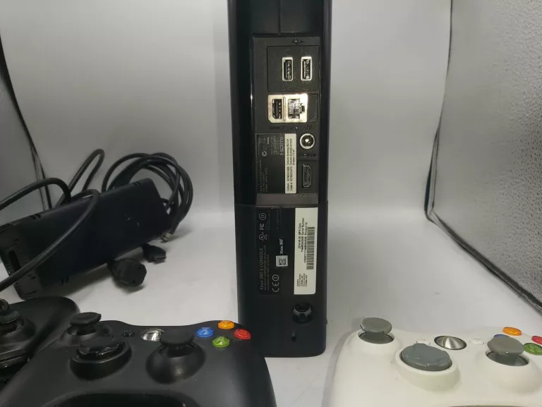 KONSOLA XBOX 360 E 250GB + 3X PAD, ZASILACZ