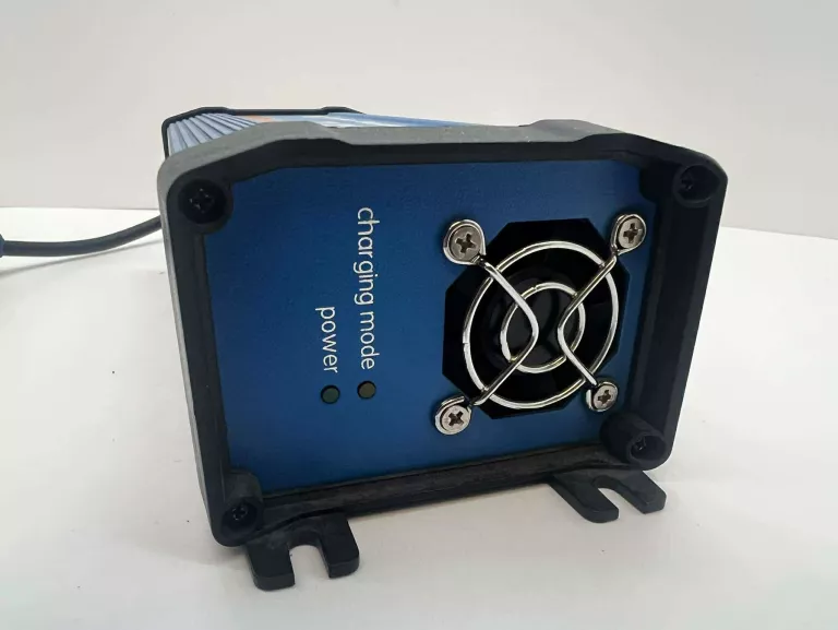 OPIS ŁADOWARKI VICTRON ENERGY BLUE POWER BATTERY CHARGER IP20