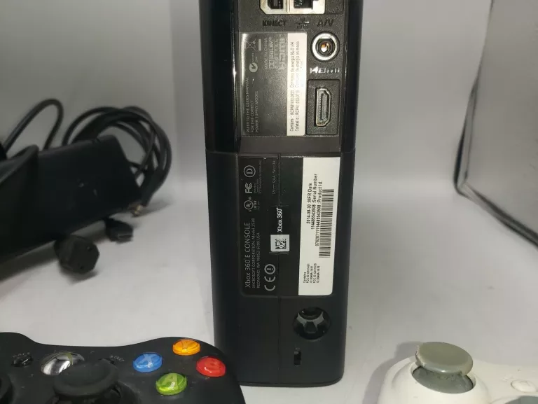 KONSOLA XBOX 360 E 250GB + 3X PAD, ZASILACZ