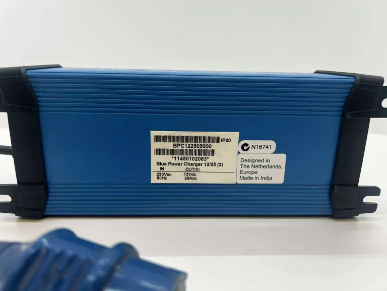 OPIS ŁADOWARKI VICTRON ENERGY BLUE POWER BATTERY CHARGER IP20