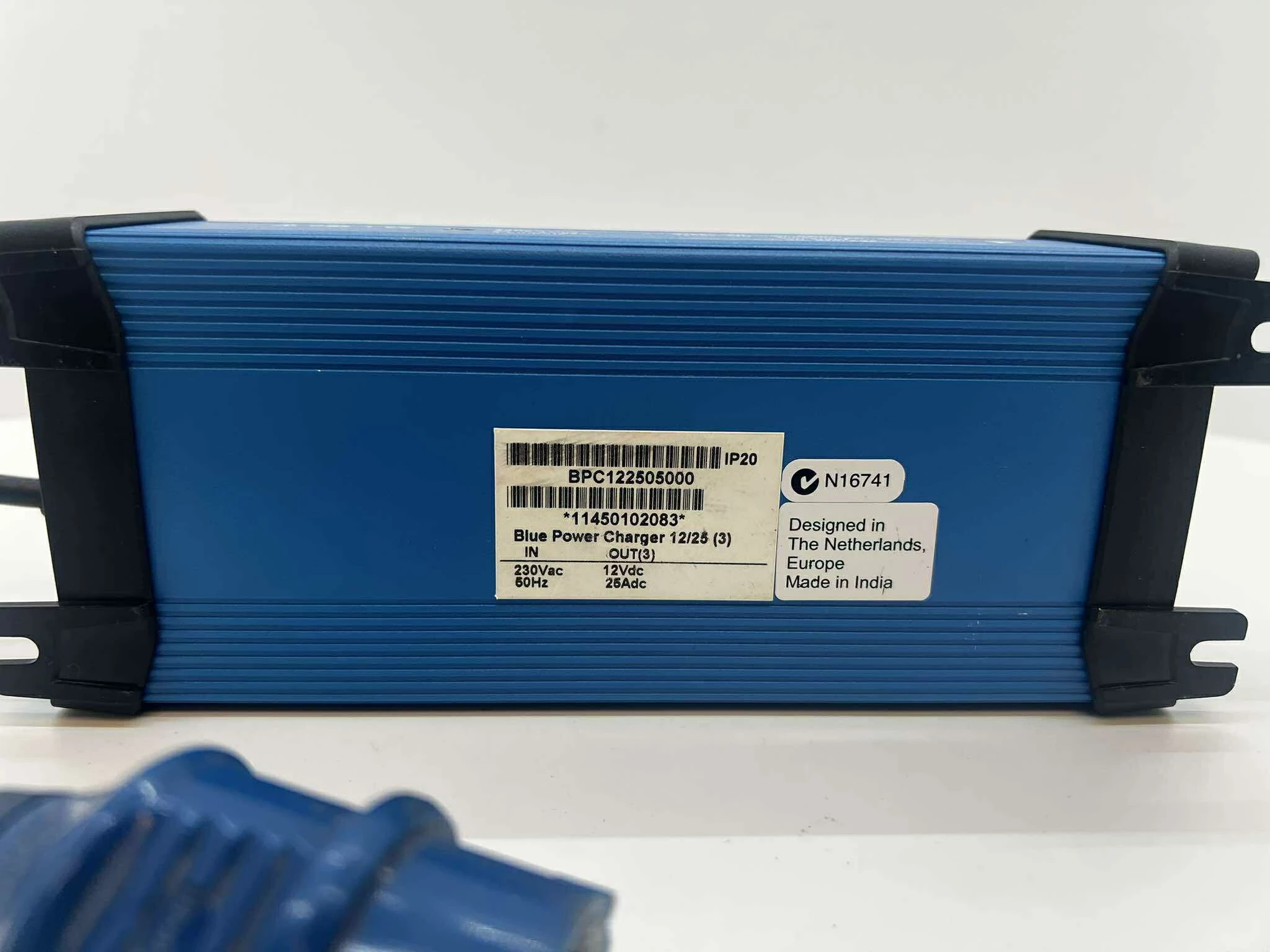 opis-ladowarki-victron-energy-blue-power-battery-charger-ip20-natezenie-maksymalne-2000