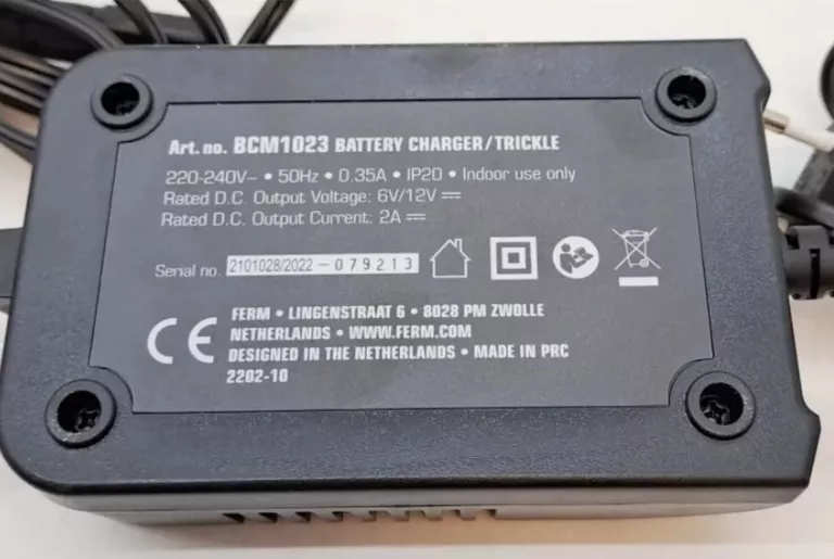 PROSTOWNIK FERM 6V/12V KOMPLET JAK NOWY WYSKAKUJE ERROR