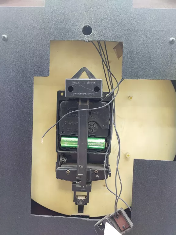 zegar-scienny-quartz-typ-18114-2