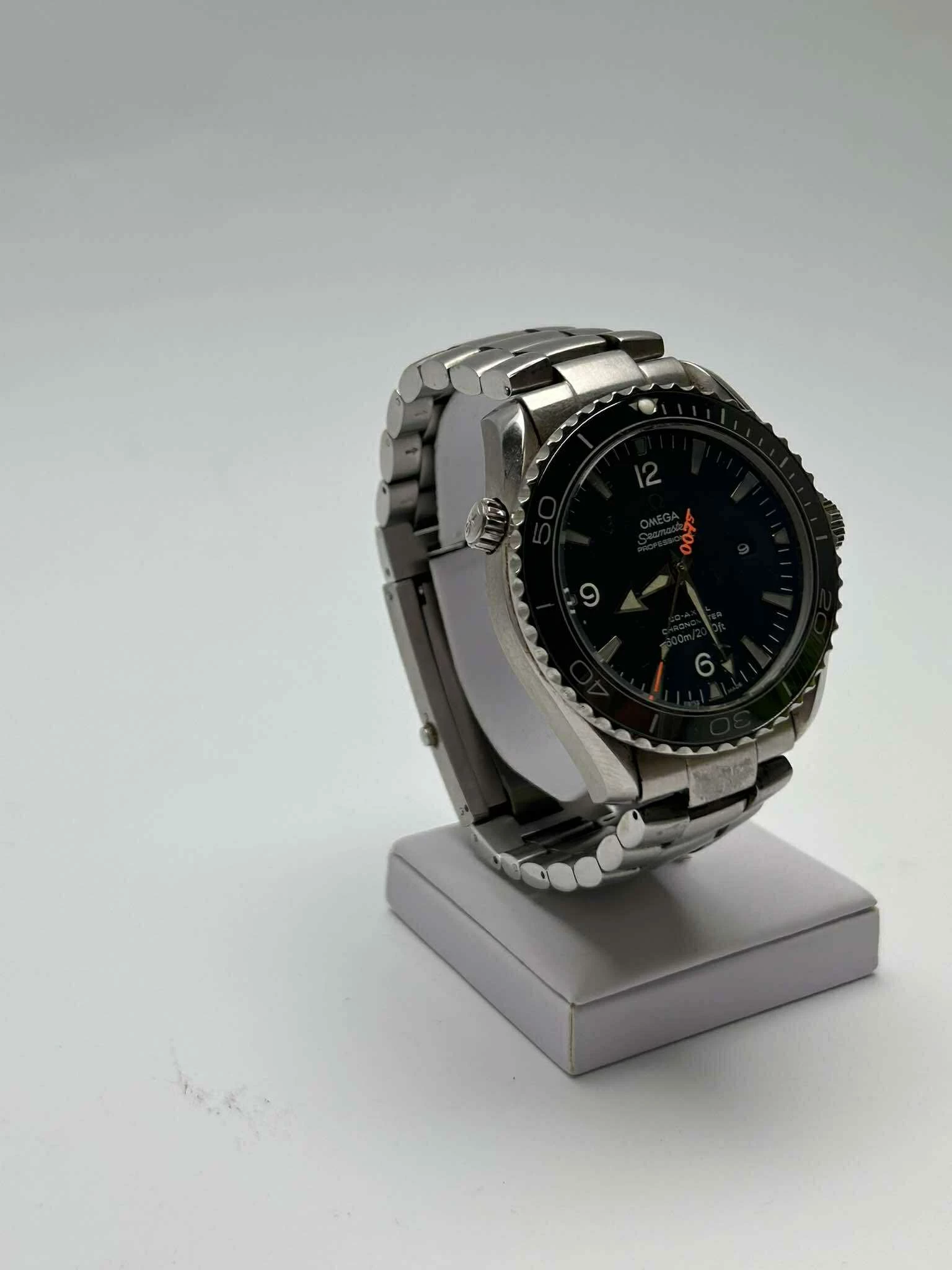 omega-seamaster-planet-ocean-casino-royale-007-stan-11323-2