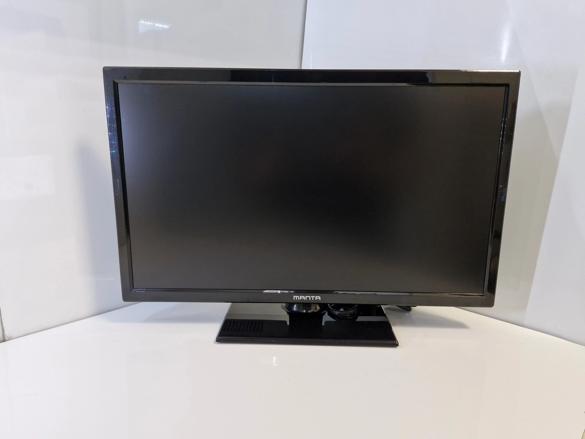 telewizor-19-cali-led-tv-dvb-t2hevc-manta-19lhn123d-z-dekoderem-przekatna-ekranu-cale-1900