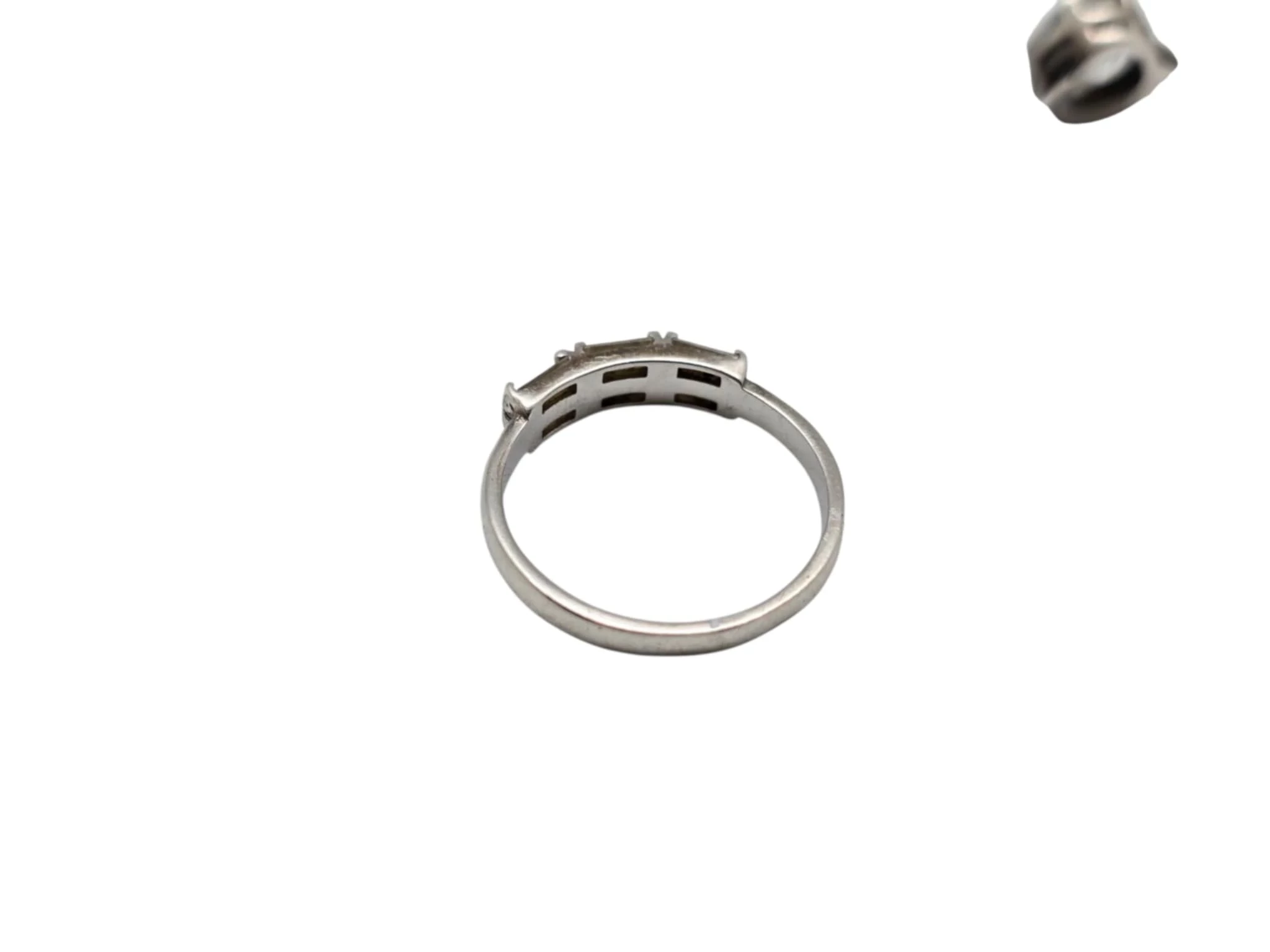 delikatne-srebrne-pierscionki-925-481g-rozmiar-14-marka-226434-1704211