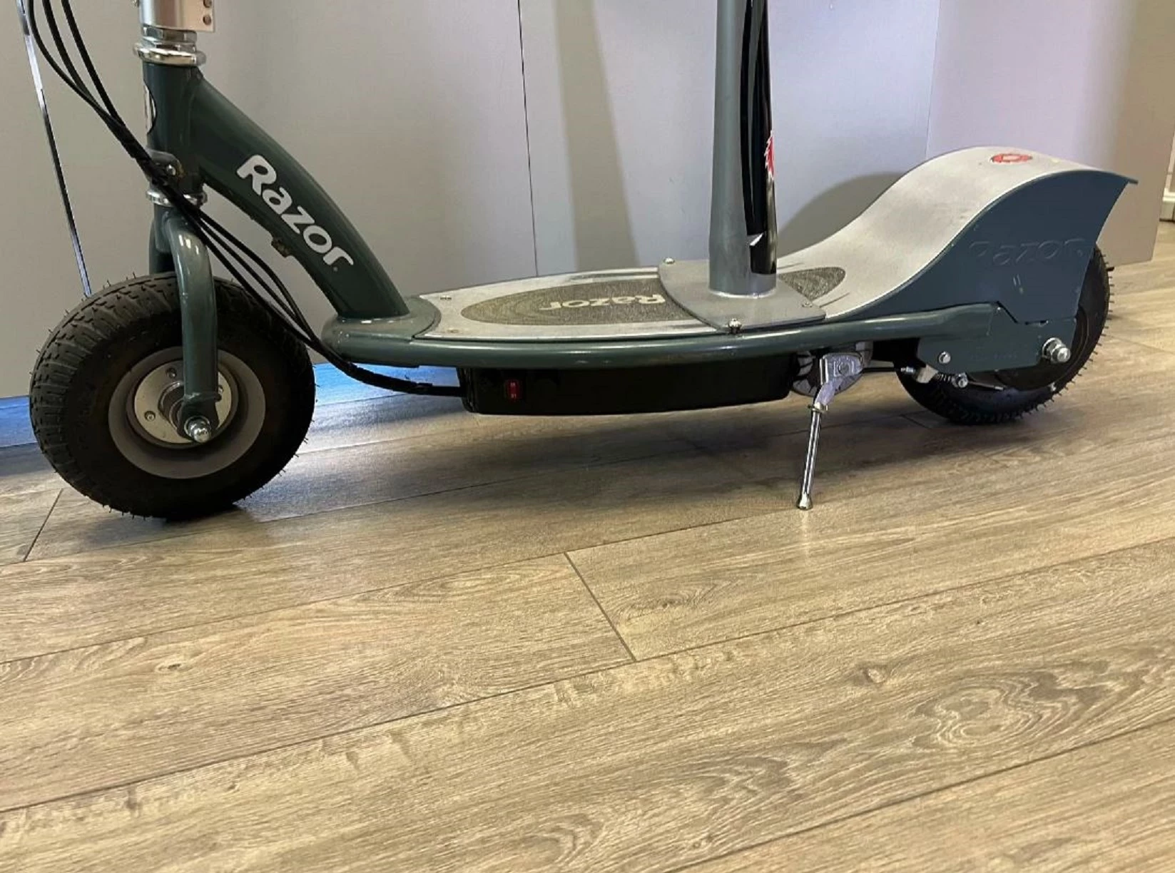 pojazd-elektryczny-razor-e300s-ladowarka-kod-producenta-13173815