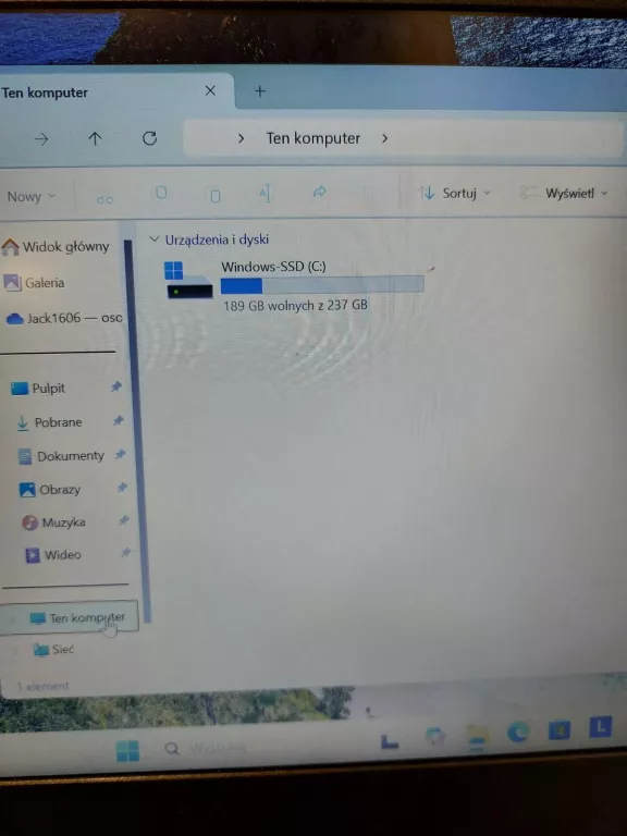 LENOVO V14-ADA/ AMD R3 8 GB 256GB SSD + ŁAD