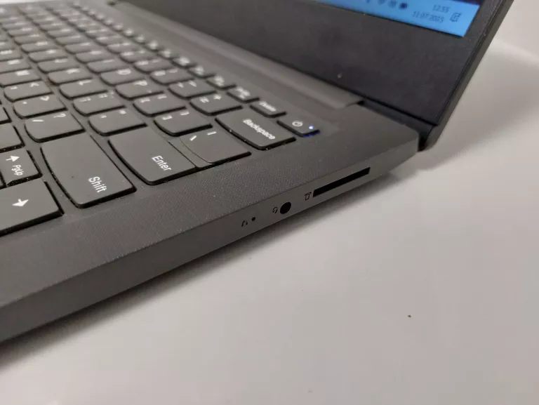 LENOVO V14-ADA/ AMD R3 8 GB 256GB SSD + ŁAD