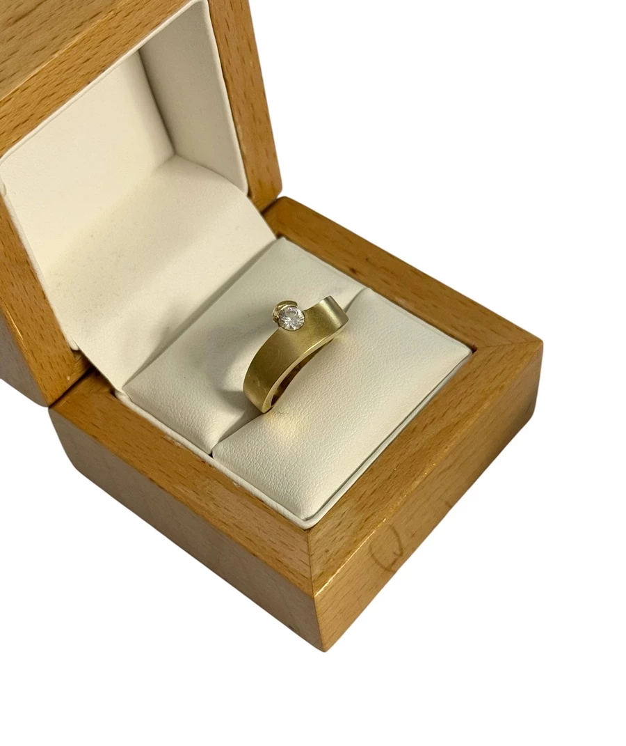 piekny-zloty-pierscionek-rodzaj-2205-2