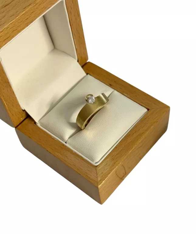 piekny-zloty-pierscionek-rodzaj-2205-2