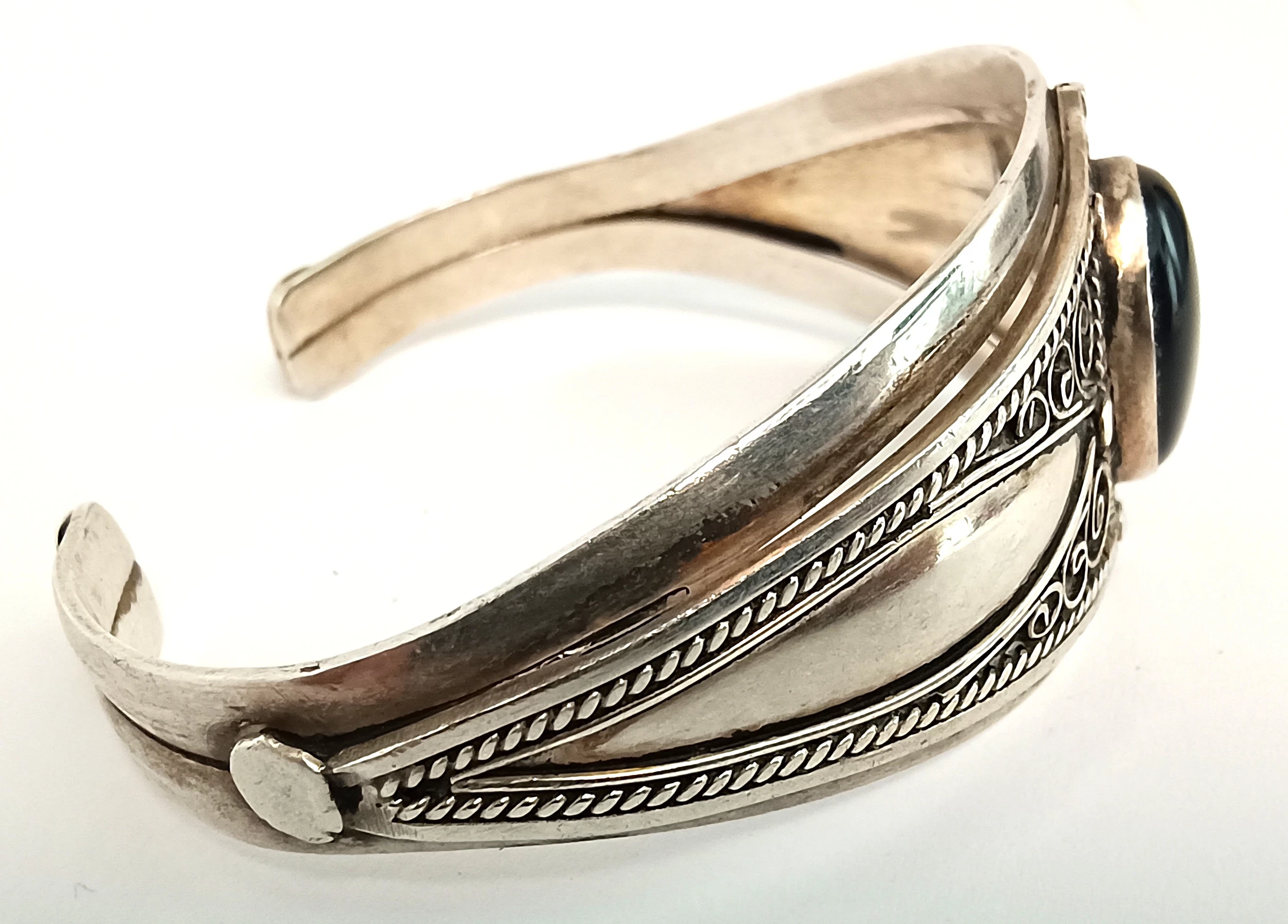 stara-srebrna-bransoletka-z-czarnym-oczkiem-3430g-material-dominujacy-223721-2048