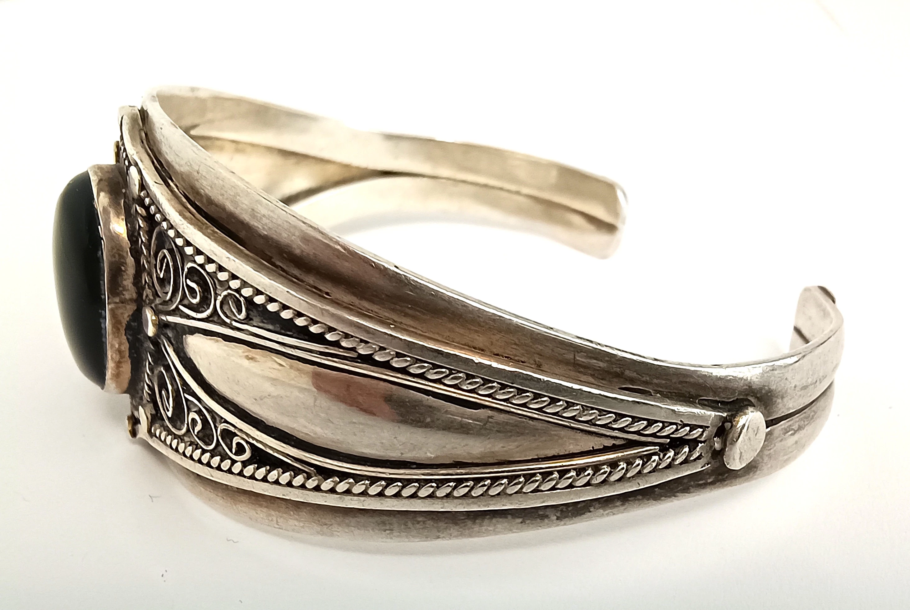 stara-srebrna-bransoletka-z-czarnym-oczkiem-3430g-aleja-jana-pawla-ii-9b-reda