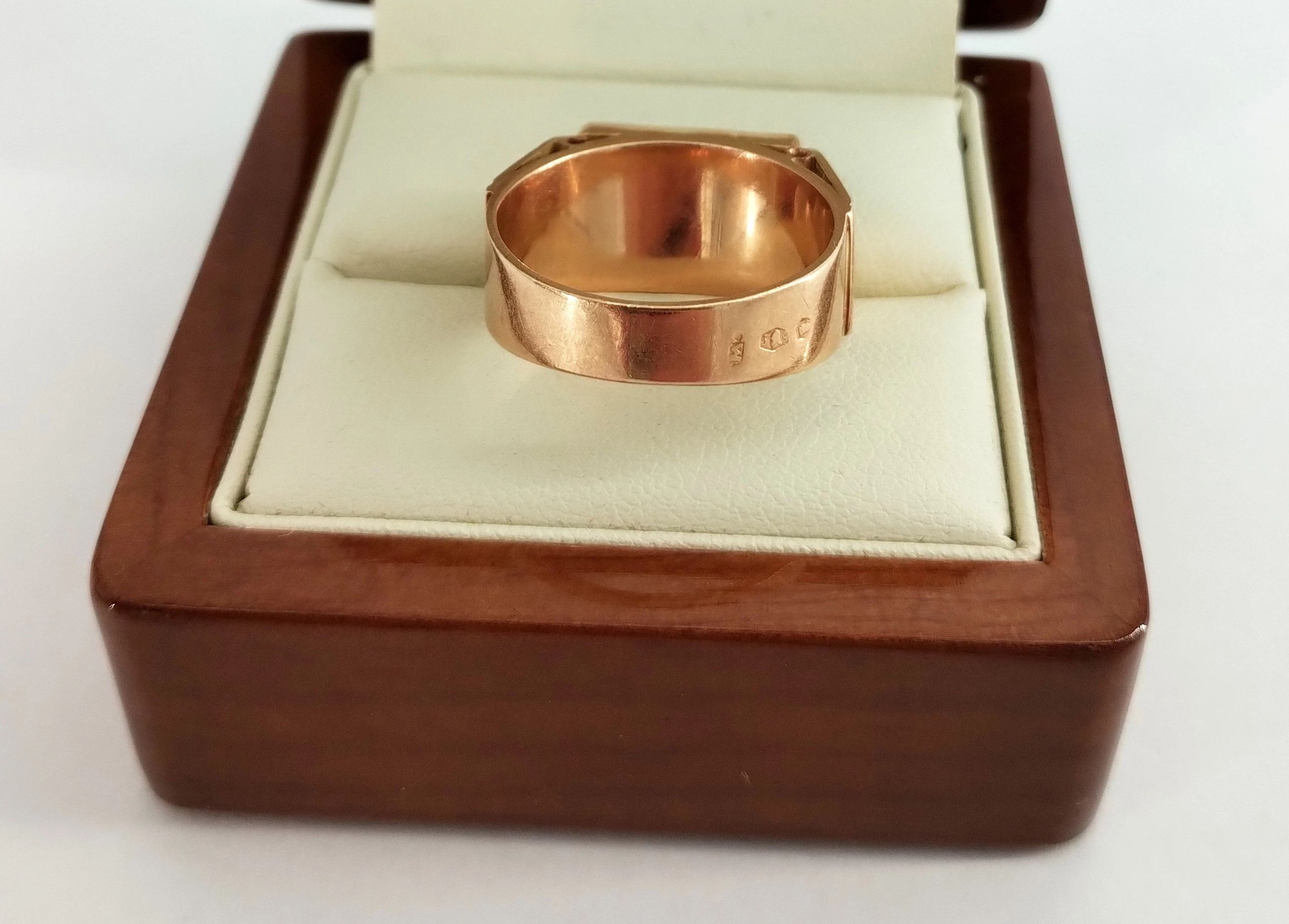 wyrob-jubilerski-uzywany-sygnet-kolor-dominujacy-205826-225106