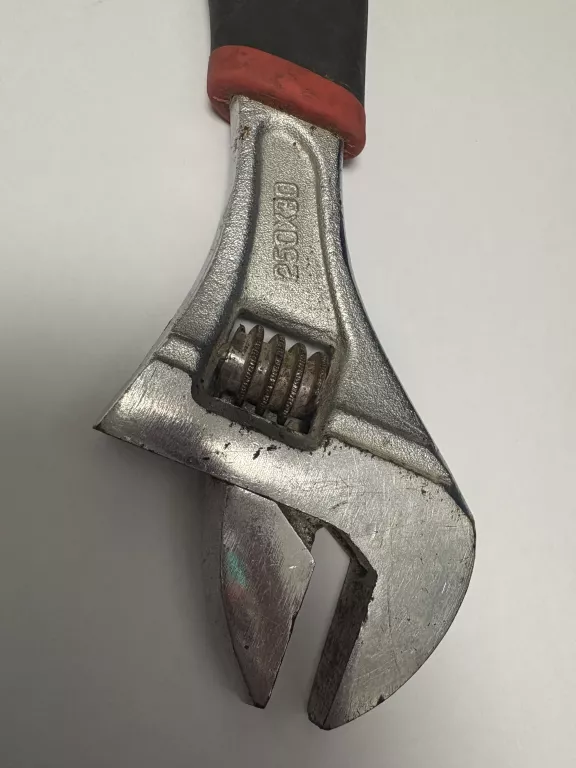 KLUCZ 250X30 METALOWY UŻUWANY