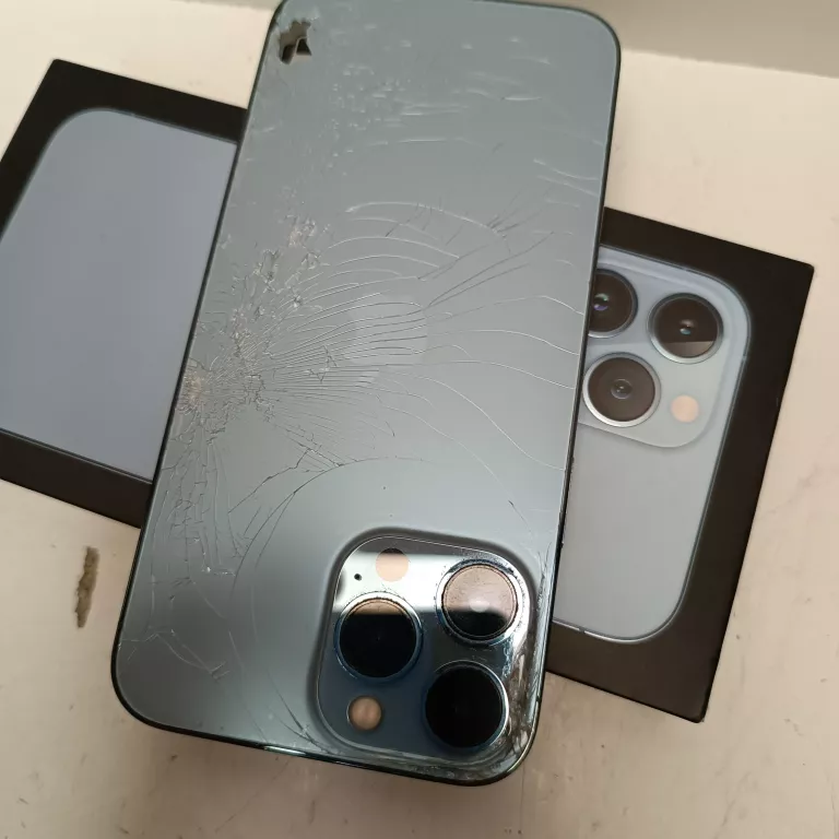 TELEFON APPLE IPHONE 13 PRO MAX  256GB BATERIA 82% ZBITE PLECY!!!