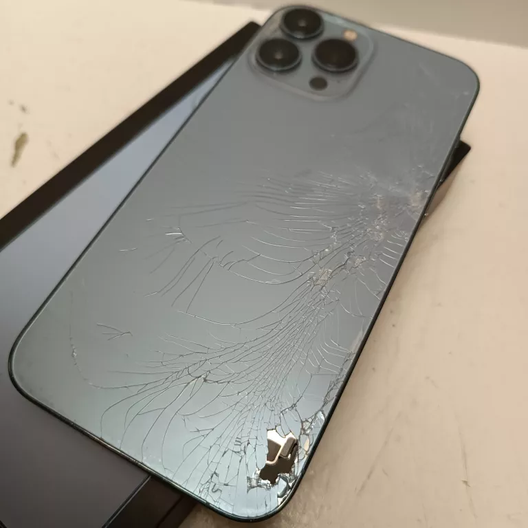 TELEFON APPLE IPHONE 13 PRO MAX  256GB BATERIA 82% ZBITE PLECY!!!