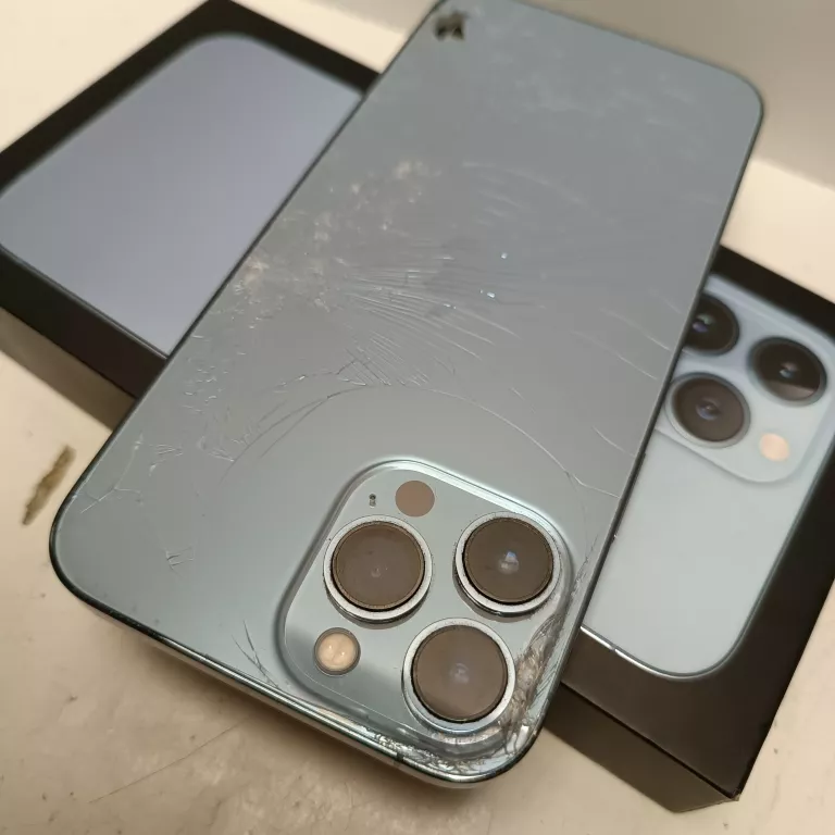 TELEFON APPLE IPHONE 13 PRO MAX  256GB BATERIA 82% ZBITE PLECY!!!