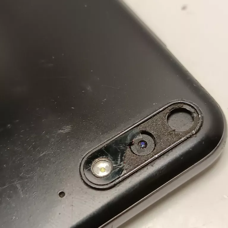 TELEFON HUAWEI Y6 2018 PĘKNIĘTY EKRAN I USZKODZONY APARTA