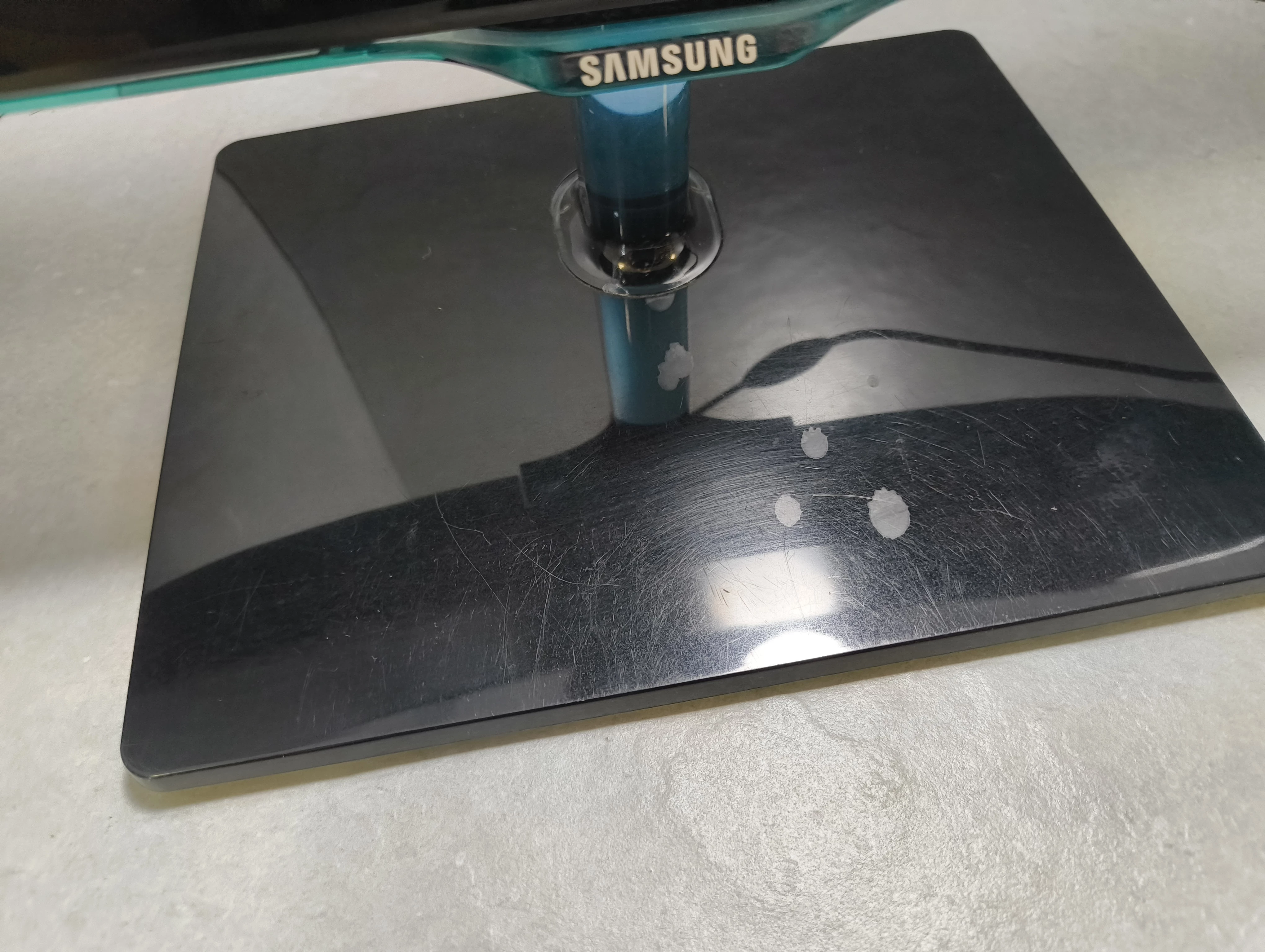 monitor-tv-samsung-t24d390ew-236-led-kod-producenta-lt24d390ewen