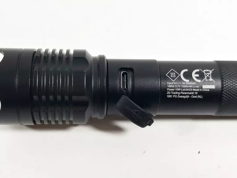 LATARKA LED ŁADOWANA USB TYPU ZŁODZIEJKA