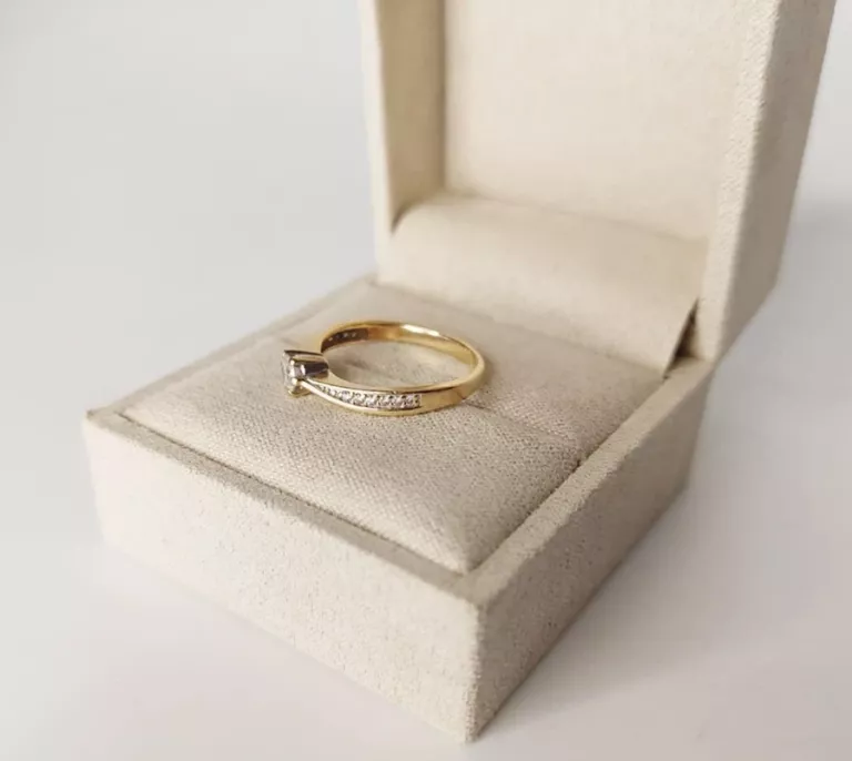 PIERŚCIONEK 585 WAGA OK. 1,89G R8