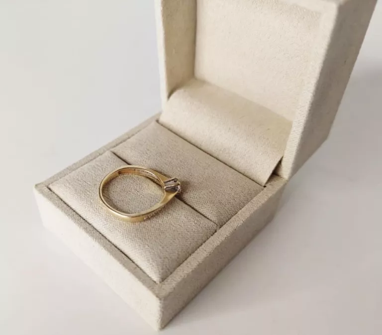 PIERŚCIONEK 585 WAGA OK. 1,89G R8