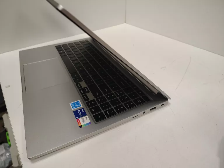 LAPTOP SAMSUNG 750XFG+ZAS 1.8TB/16GB/WIN11/I7-1355U