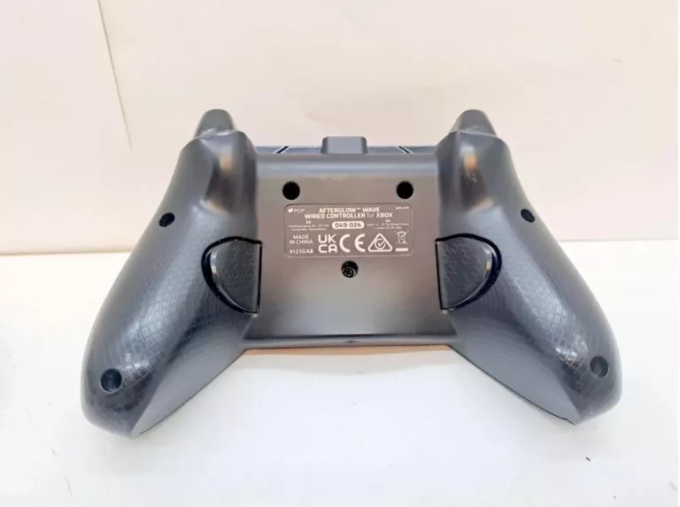 PAD DO XBOX360 PDP AFTERGLOW WAVE 049-024-EU SAM [250524012]