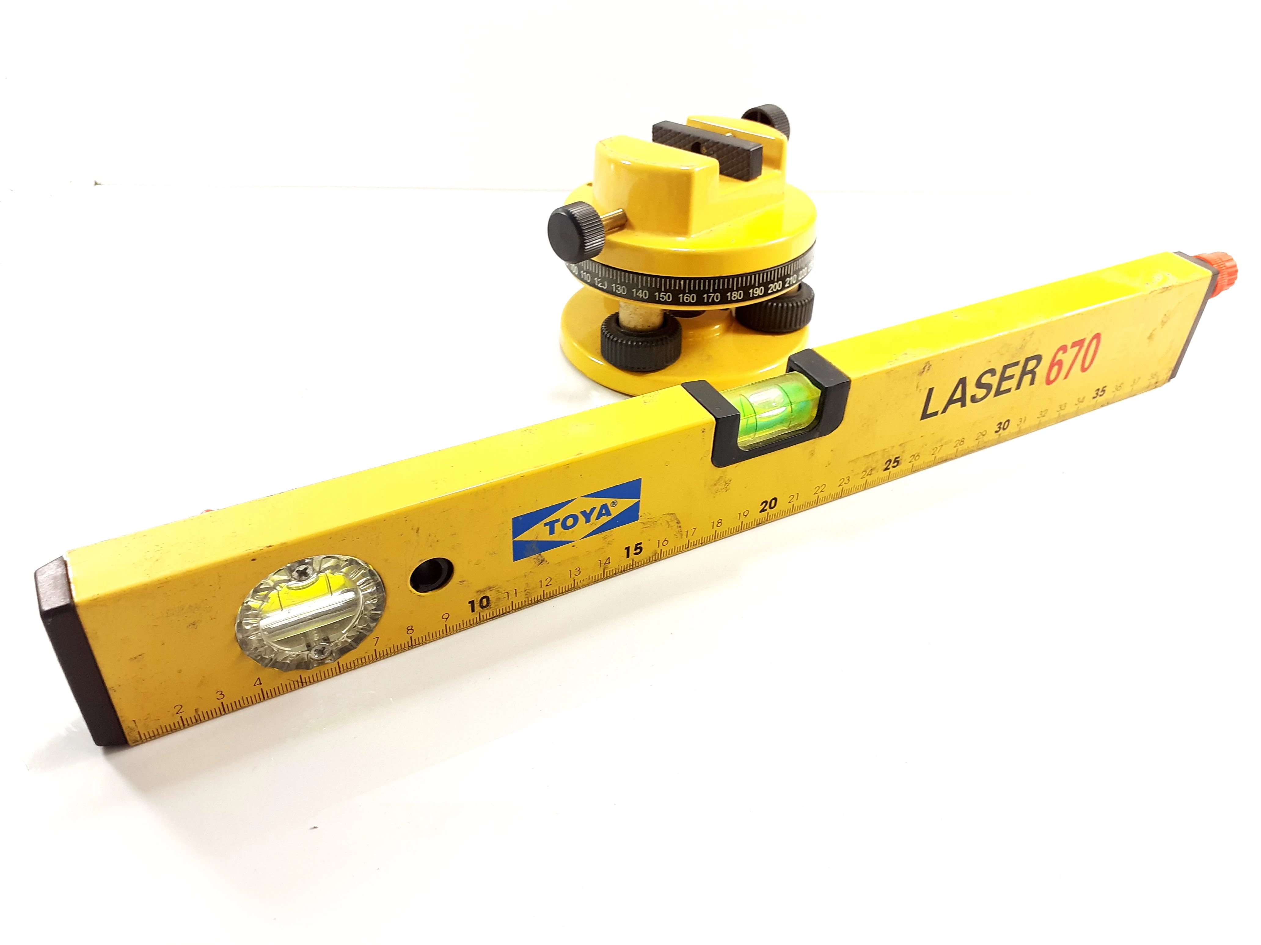 poziomica-laserowa-powerfix-plw-670-stan-11323-2