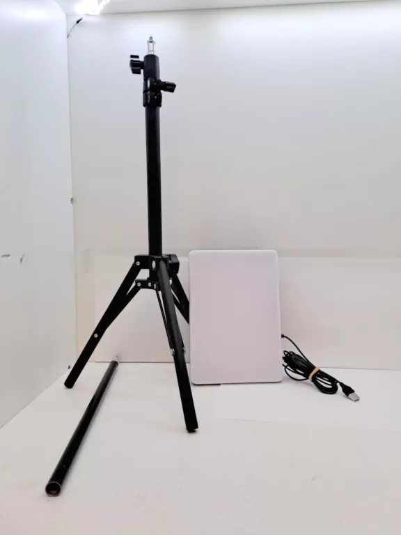 LAMPA KWADRATOWA NA STATYWIE REGULACJA ŚWIATŁA CIEPŁE/ZIMNE [250616006]