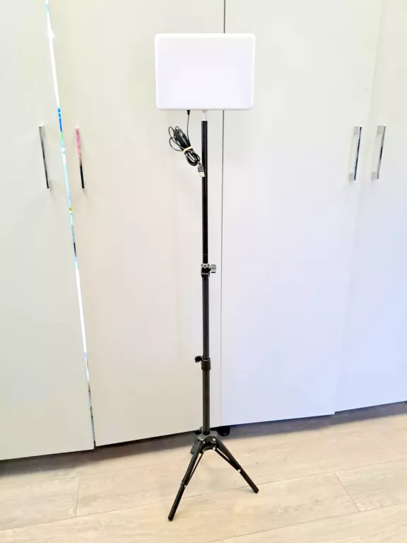 LAMPA KWADRATOWA NA STATYWIE REGULACJA ŚWIATŁA CIEPŁE/ZIMNE [250616006]