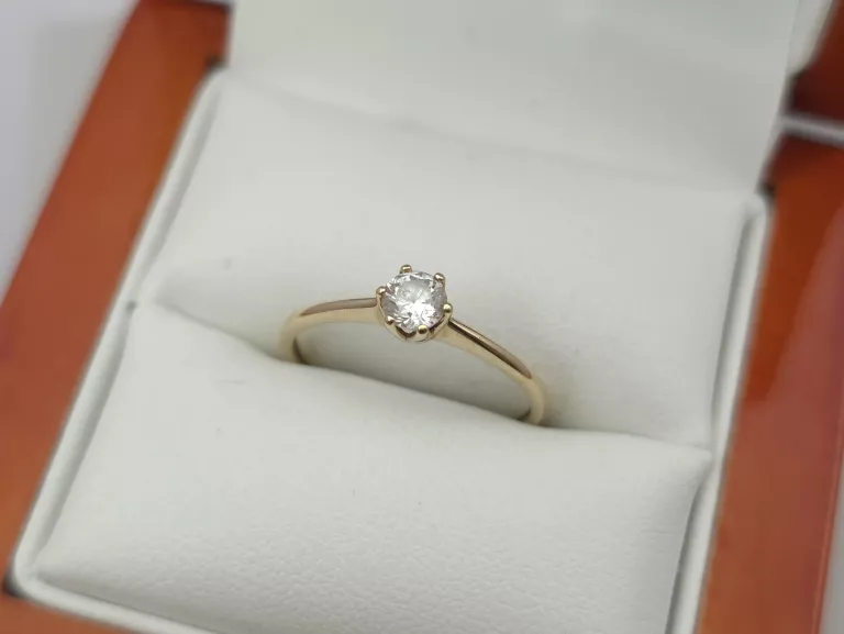 ZŁOTY PIERŚCIONEK - 333 8K R.13 0,95G