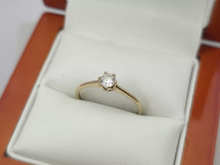 ZŁOTY PIERŚCIONEK - 333 8K R.13 0,95G