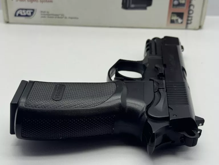 WIATRÓWKA BERSA THUNDER 9 PRO / 4.5MM / CO2 / PUDEŁKO / EAN: 5707843049658