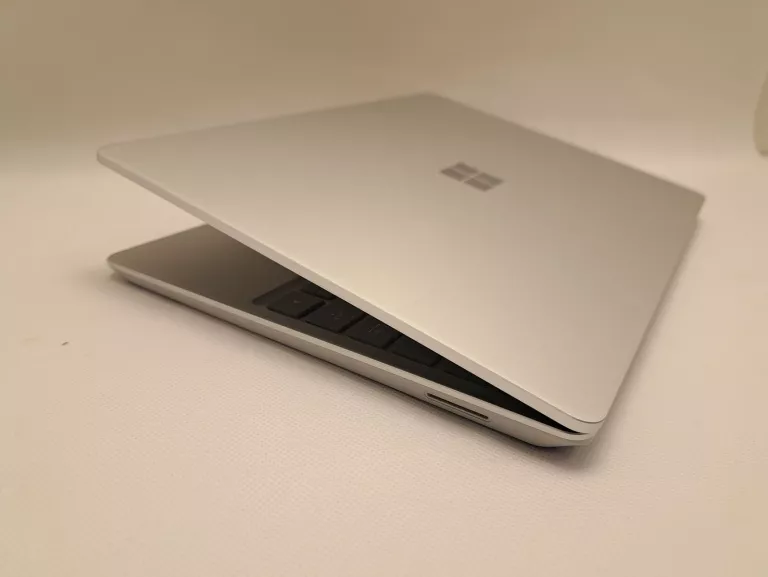 MICROSOFT SURFACE LAPTOP GO 2 INTEL I5-1135G7 4GB 128GB WINDOWS 11 PRO