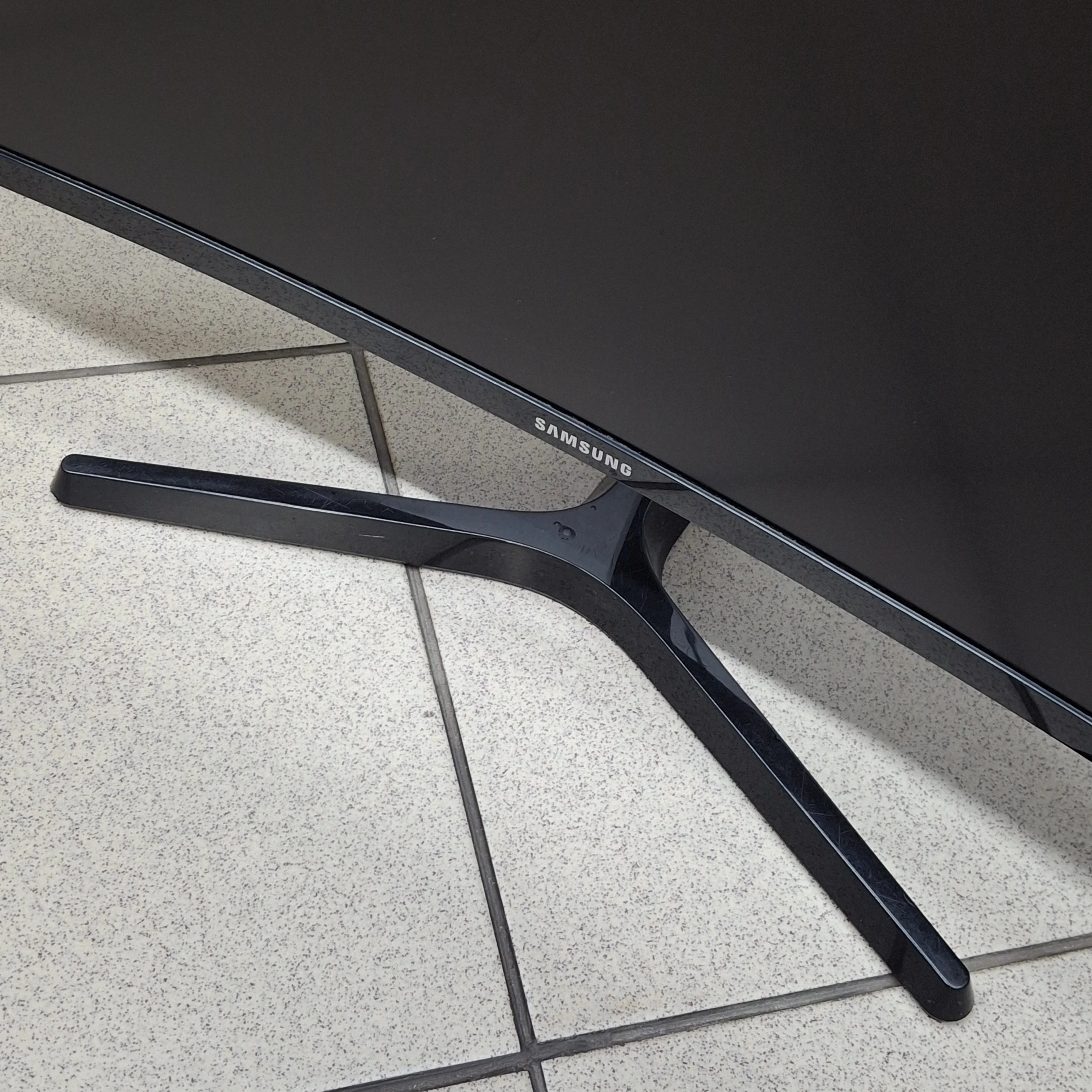 monitor-samsung-lc24f396fhuxen-curved-24-full-hd-va-60hz-4ms-zakrzywiony-stan-11323-2