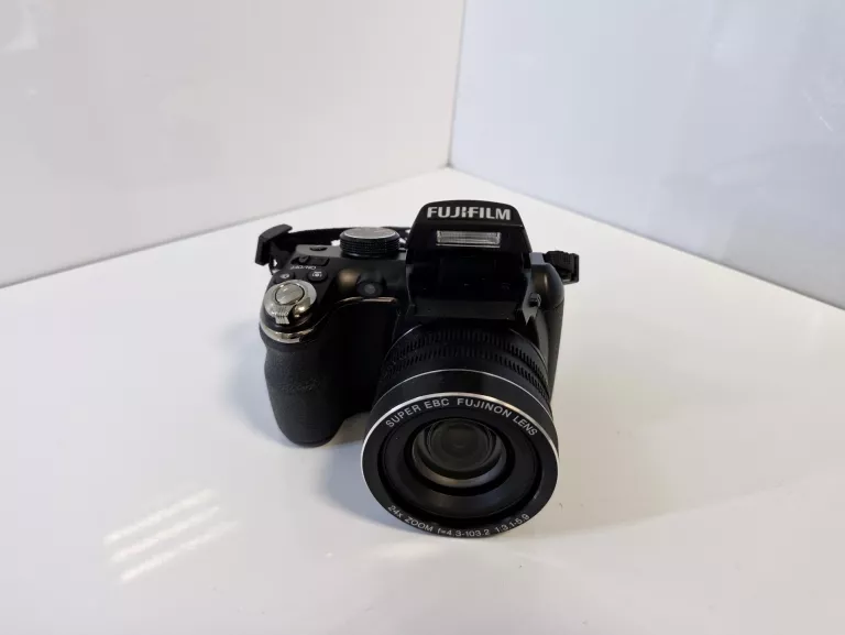 APARAT FUJIFILM FINEPIX S4200 ŁADNY CYFROWY
