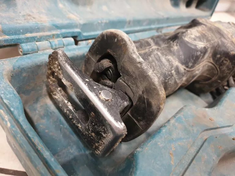 PIŁA SZABLASTA LISI OGON MAKITA JR3050T WALIZKA