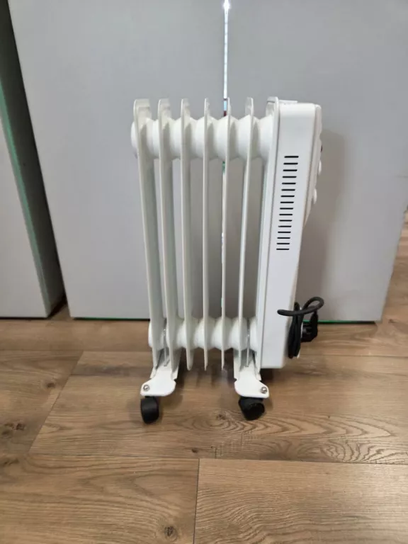 GRZEJNIK OLEJOWY SELECLINE 1500 W BIAŁY