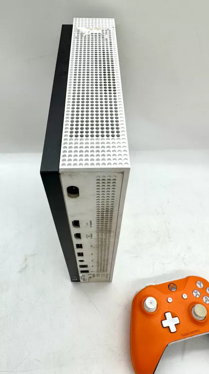 KONSOLA MICROSOFT XBOX ONE S 500GB + 1 PAD