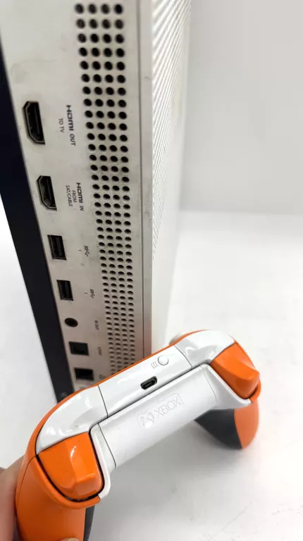 KONSOLA MICROSOFT XBOX ONE S 500GB + 1 PAD