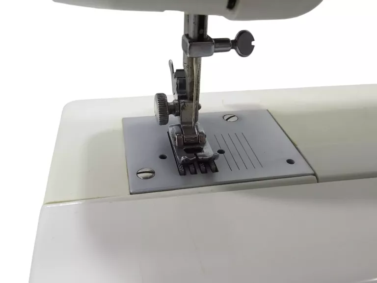 maszyna-do-szycia-victoria-graffiti-7910-stopka-kolor-dominujacy-129357-2