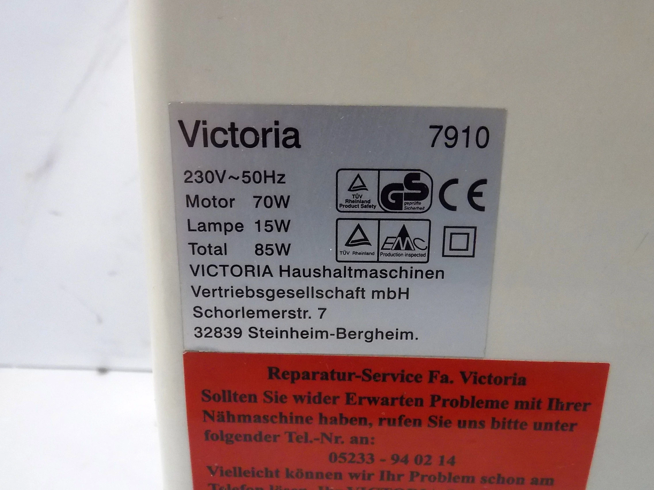 maszyna-do-szycia-victoria-graffiti-7910-stopka-material-204061-218929