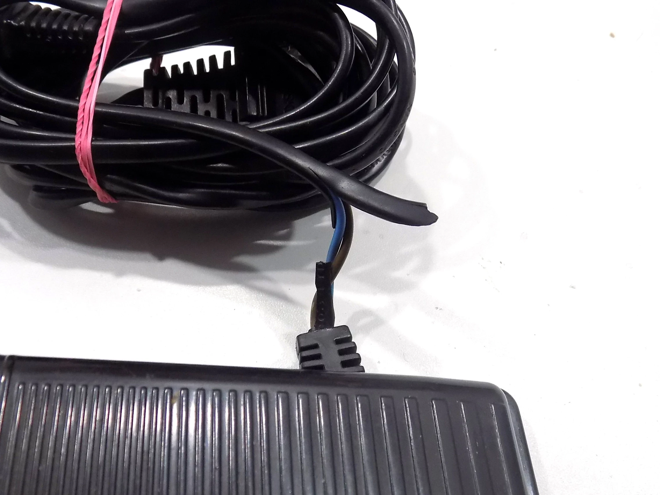 maszyna-do-szycia-victoria-graffiti-7910-stopka-marka-248811-958954