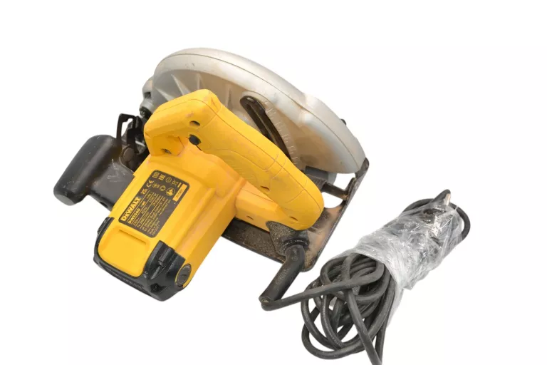 PILARKA TARCZOWA DEWALT DWE560