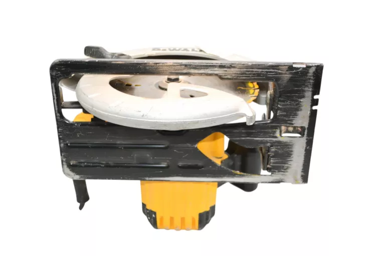 PILARKA TARCZOWA DEWALT DWE560