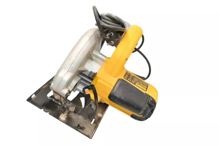 PILARKA TARCZOWA DEWALT DWE560