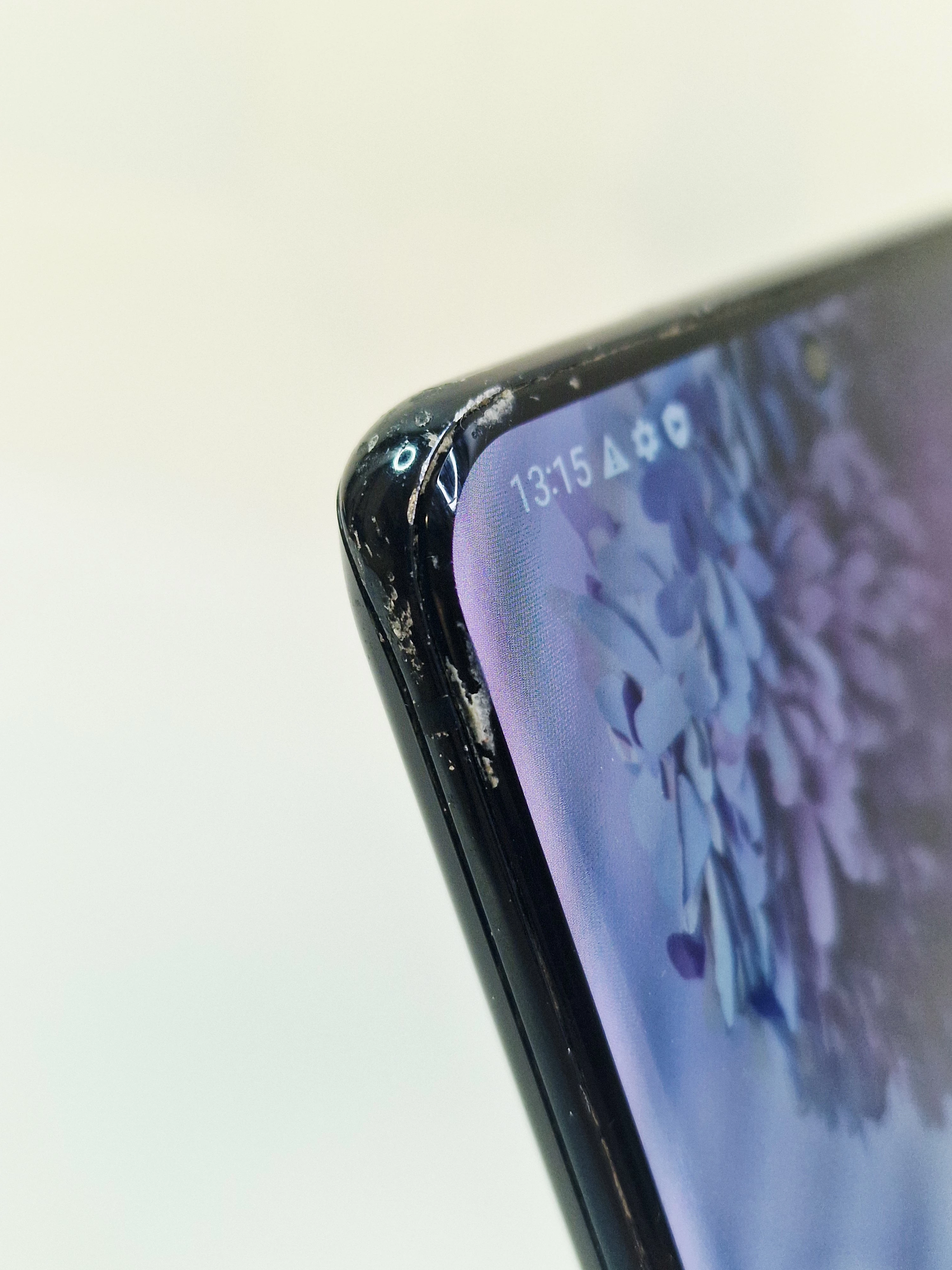 smartfon-samsung-galaxy-s20-12-gb-128-gb-5g-czarny-pekniecia-przekatna-ekranu-670